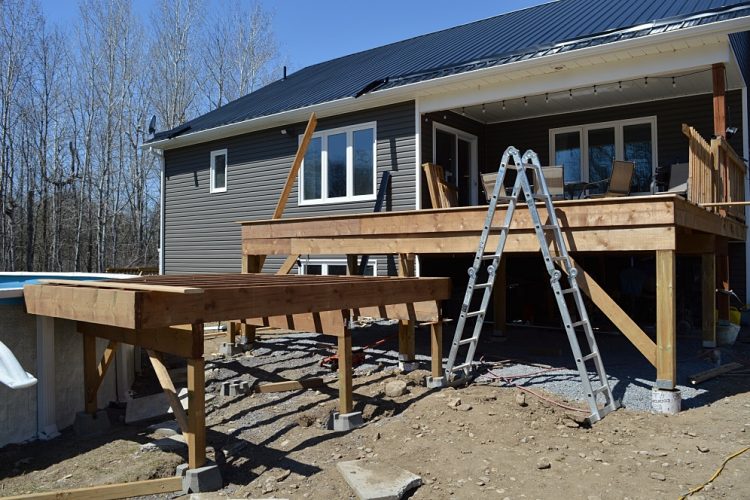 How to frame a two tiered deck